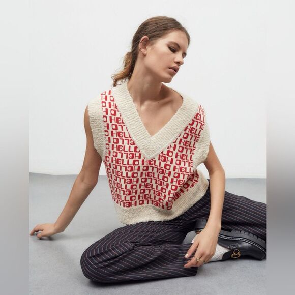 Urban Outfitters Jordie Jacquard Sweater Vest in Red Multi Hello Print M NWOT - Picture 1 of 12